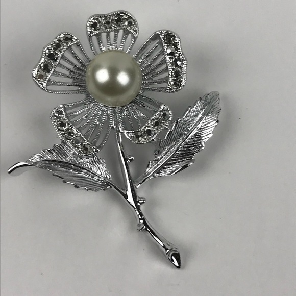 Vtg Sarah Coventry Silver Tone Faux Pearl Brooch - Picture 1 of 8